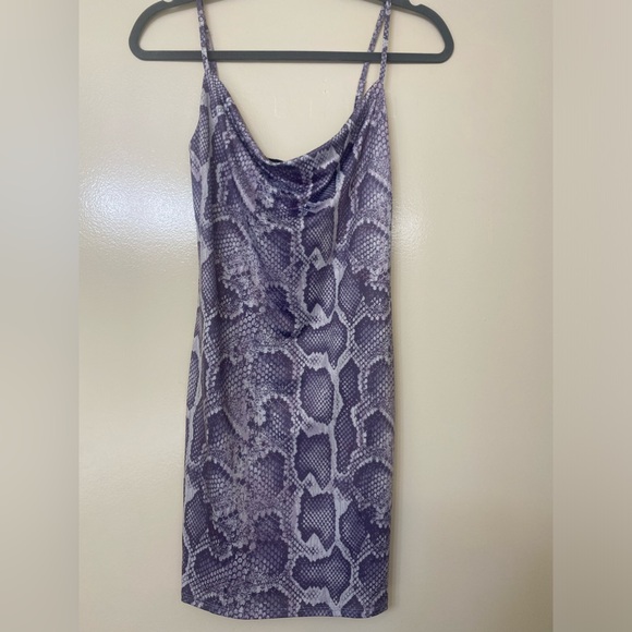 FOREVER 21 Purple and lavender snakeskin pring bodycon mini dress - Picture 3 of 7